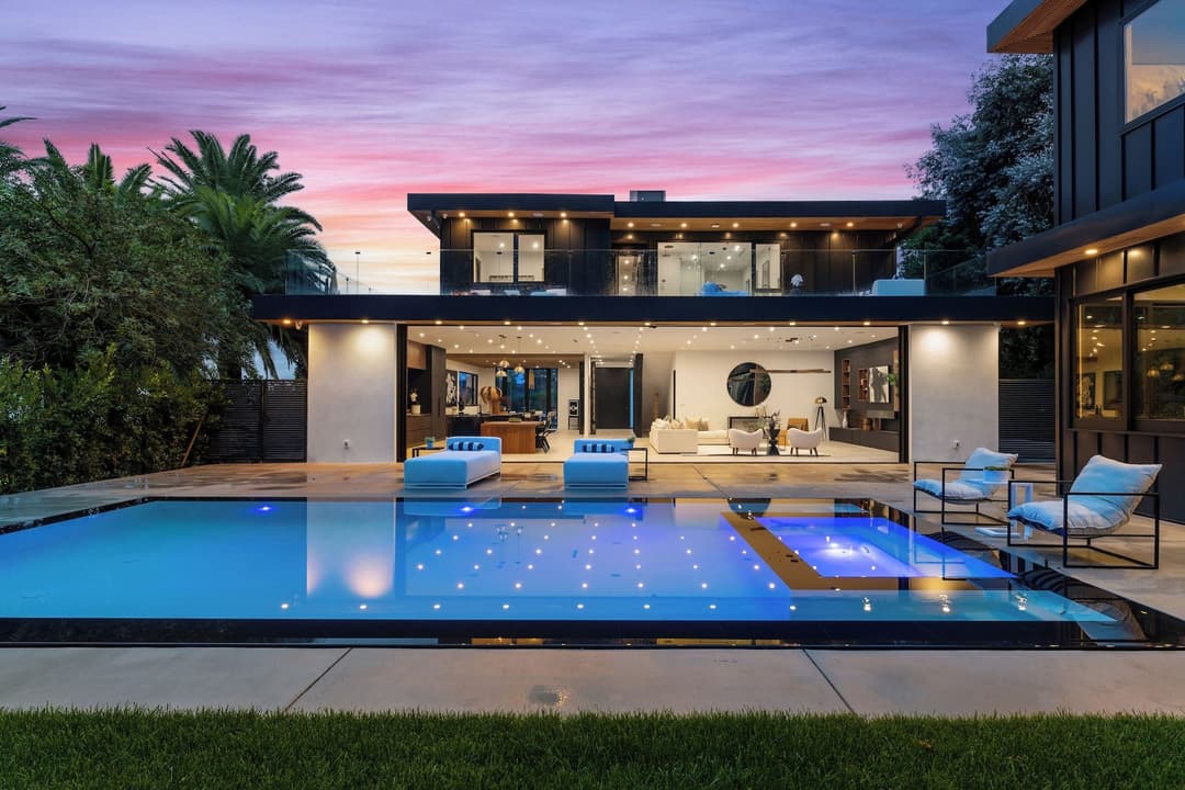 Beverly Hills Mansions and Private Villas: The Most Luxurious Stays 2025
