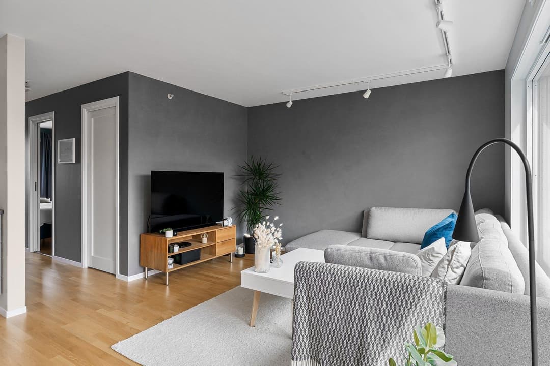 5 Furniture Pieces for Small College Flats