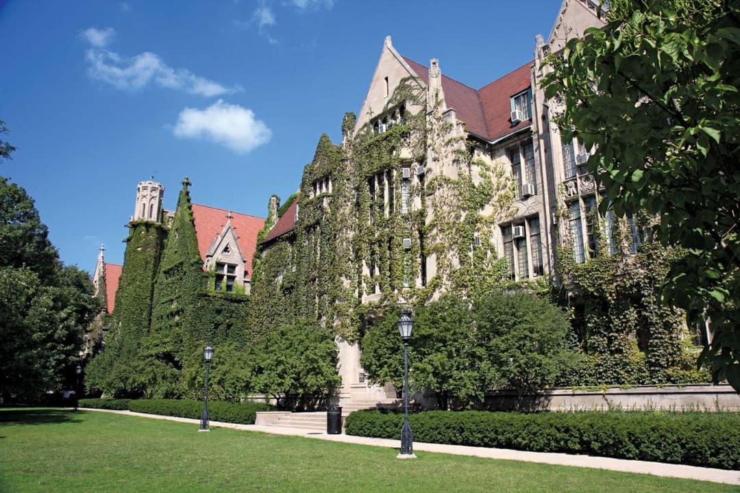 university-of-chicago-outside-usa.jpg