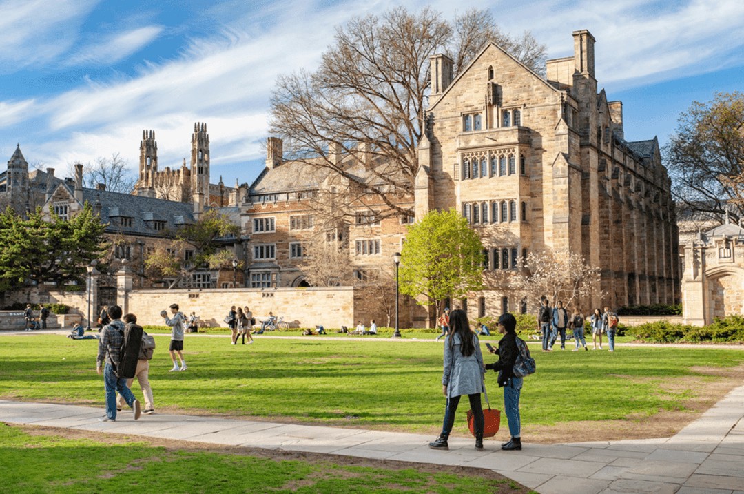 yale-university-people-on-campus-usa.png