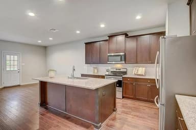 Place Preview main user avatar