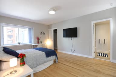 Place Preview main user avatar