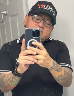 Carlos cisneros