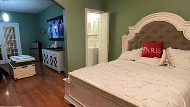 Place Preview main user avatar