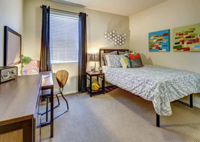 Room in 4 Bed - 4 Bath main photo