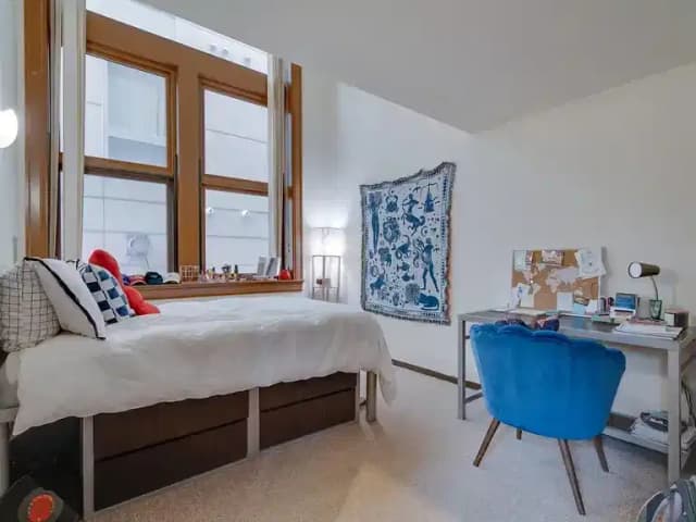 4 Bed, 2 Bath DinkyDome Classic Renovated main photo