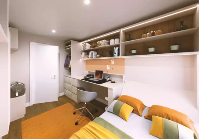Silver 3 Bed Apt Plus main photo