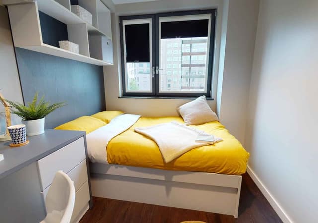Silver 3 Bed Apt main photo