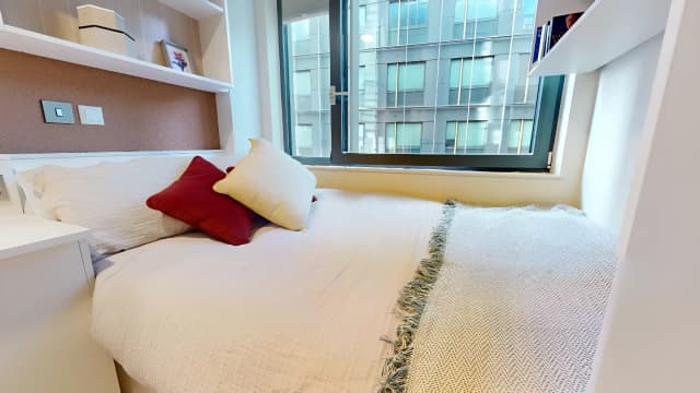 Silver 2 Bed Apt Plus main photo