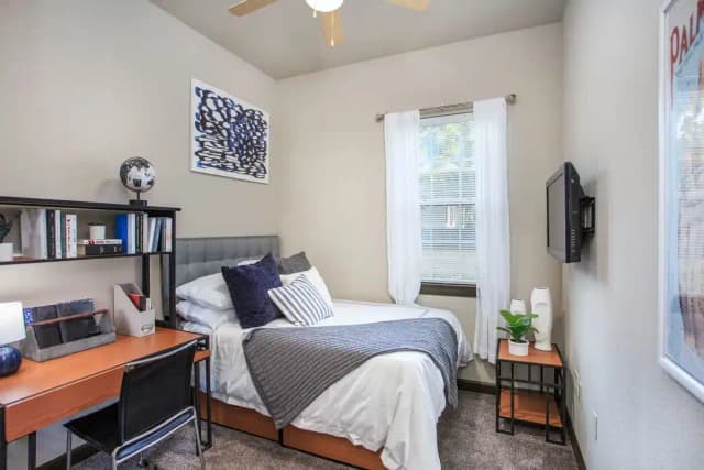 Room in 3 Bedroom 3 Bathroom main photo