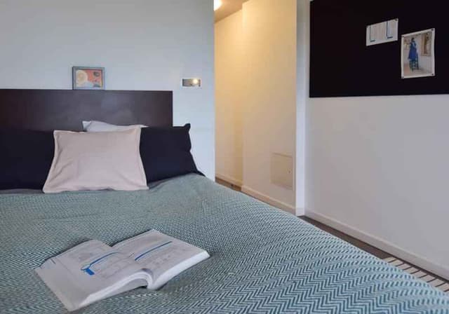 Silver En Suite main photo