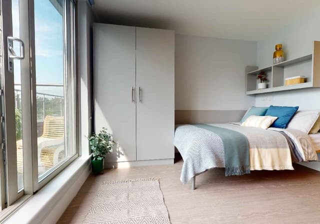 Platinum En Suite Plus main photo