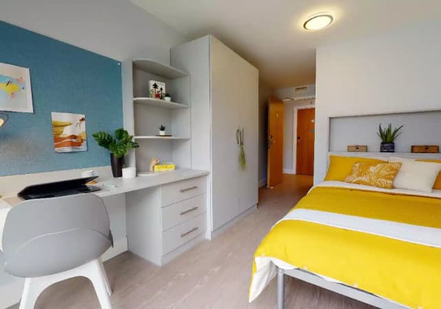 Gold En Suite Plus main photo