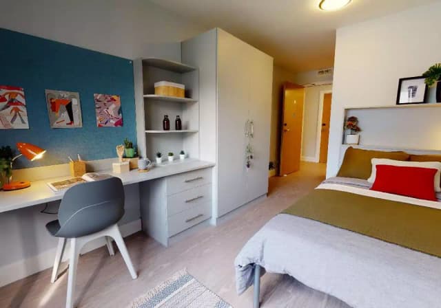 Bronze En Suite Plus main photo