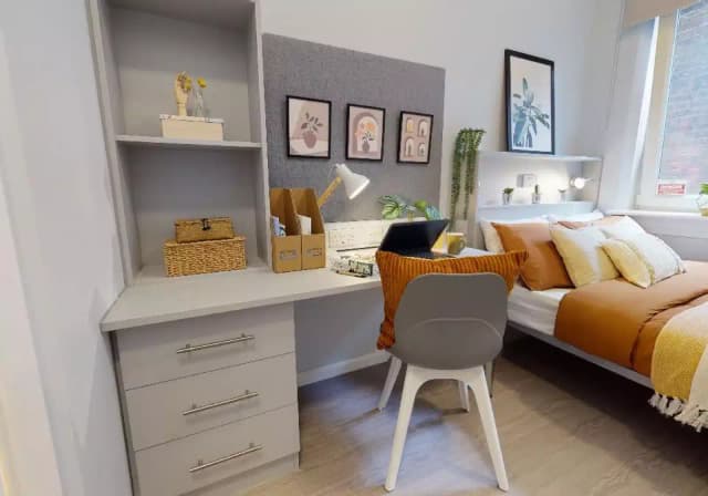 Gold En Suite Plus main photo