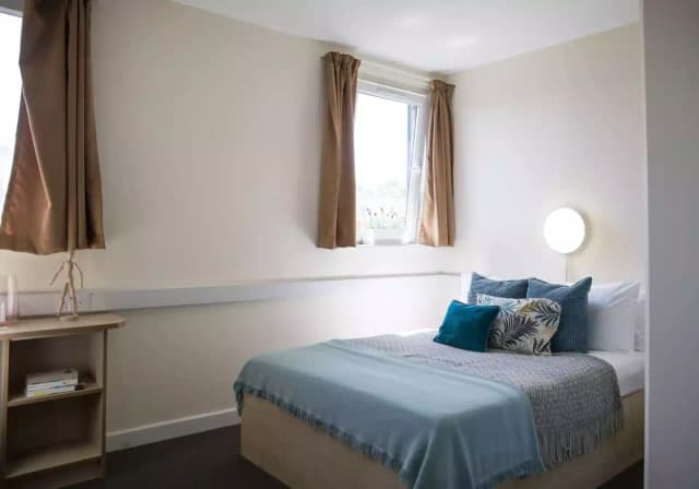 Platinum En Suite Plus main photo