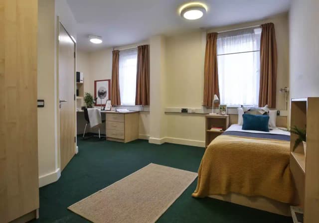 Bronze En Suite DDA main photo