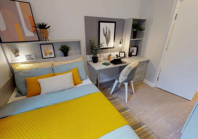 Silver En Suite main photo