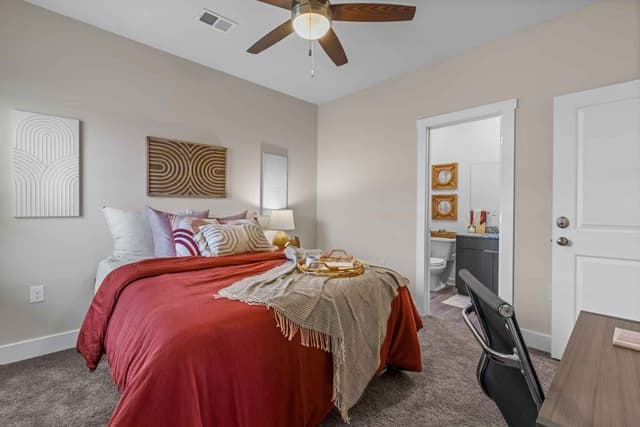Birch Room in 2 Bedroom 2 Bathroom main photo