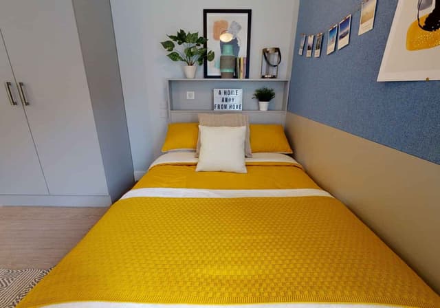 Gold En Suite main photo