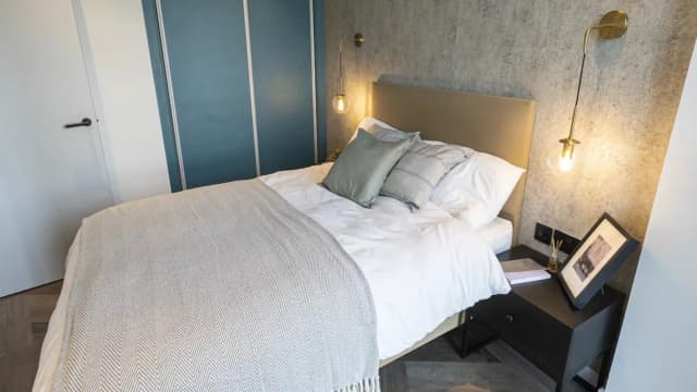 Extra-Large 1-Bedroom Apartment main photo