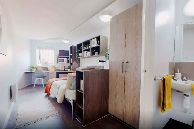 Fairfield Silver Mini Studio main photo