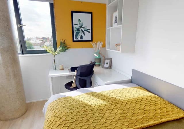 Bronze En Suite Plus main photo