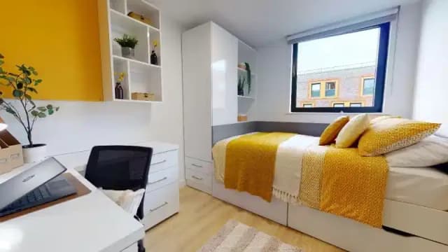 Silver En Suite Premium main photo