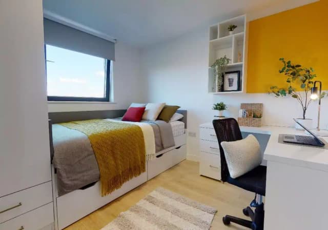 Gold En Suite Plus main photo