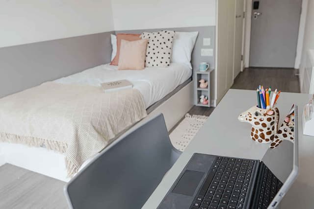 Bronze Ensuite Penthouse main photo