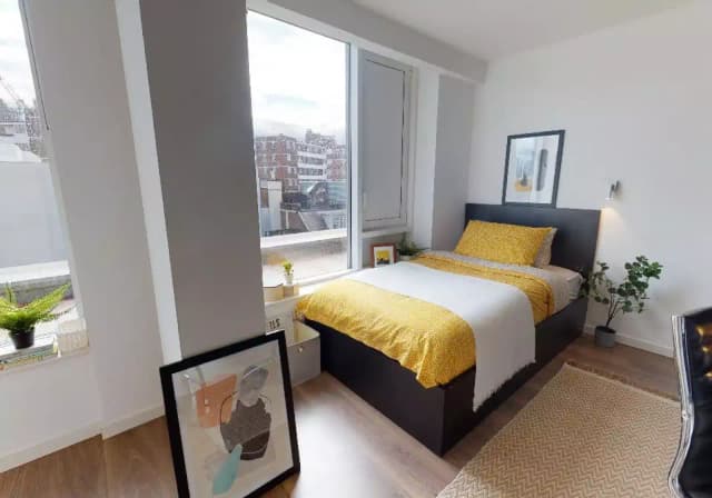 Gold En Suite main photo