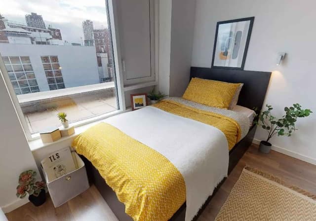 Gold En Suite Plus main photo