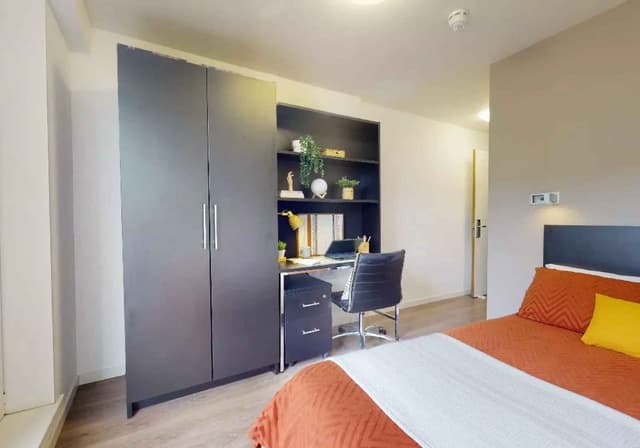 Bronze En Suite Plus main photo