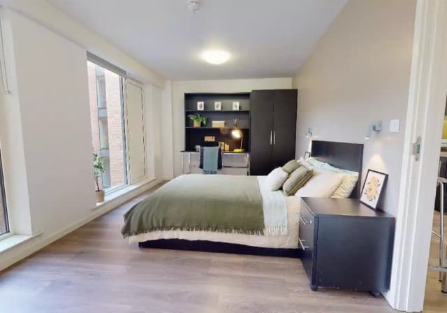 Silver 1 Bed Apt Plus main photo