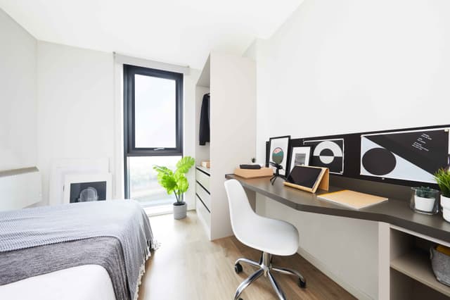 Deluxe Ensuite Room main photo