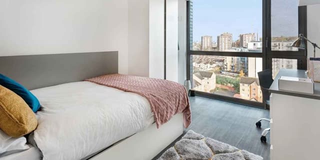 3 Bed Apartment Shared Mid Level main photo