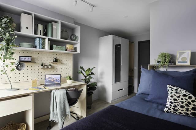 5 Bed Standard Ensuite main photo