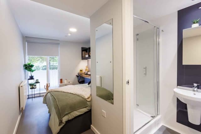 8 Bed En-suite main photo