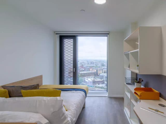 Silver Ensuite main photo