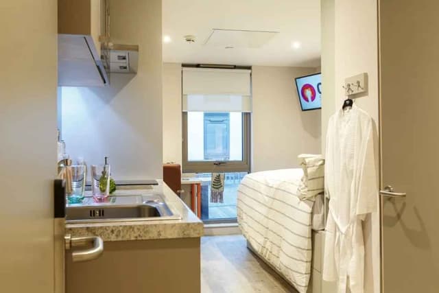 7 Bed Studio main photo