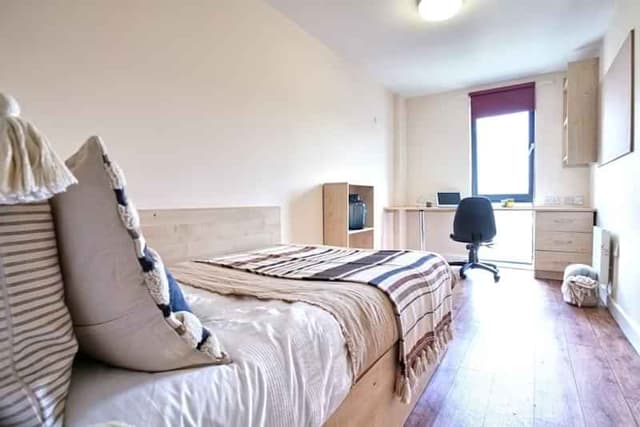 Bronze Ensuite main photo