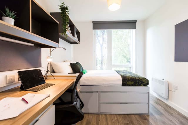 Silver Ensuite main photo