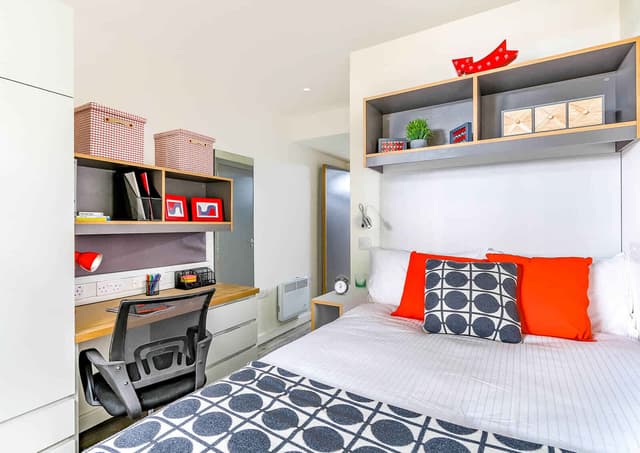 Bronze Ensuite main photo