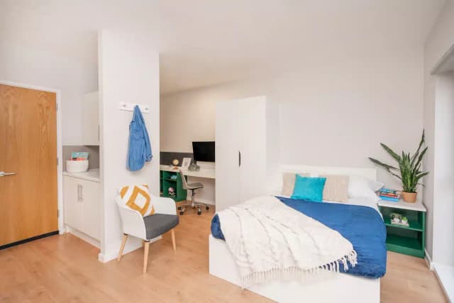 Studio Platinum Plus main photo