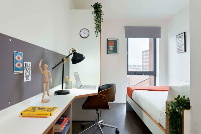 Bronze En-suite main photo