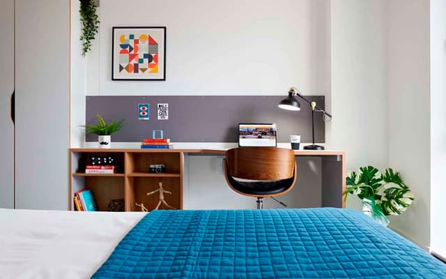 Gold En-suite main photo