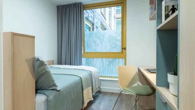 Gold En Suite main photo