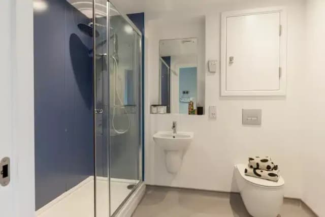 Deluxe Ensuite Higher Floor main photo