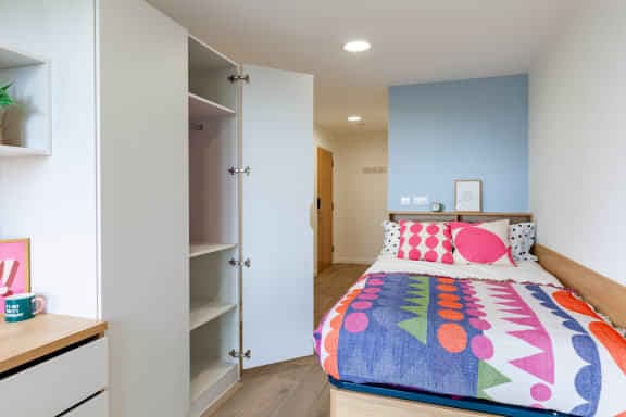 Silver En Suite main photo