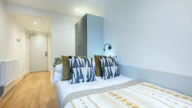 Premium Ensuite main photo